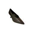 106000 Black Leather Sculpture Pump For Sale