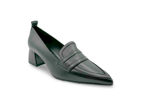 11079 Black Leather Pump on Sale