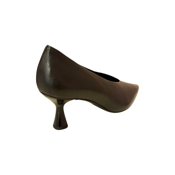 106000 Black Leather Sculpture Pump For Sale