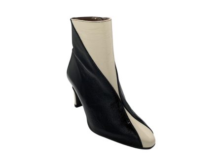 M4251 Black White Leather Bootie Online Hot Sale